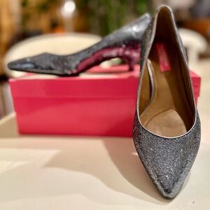 Isaac Mizrahi New York Silver Kitten Heels size 6.5 M